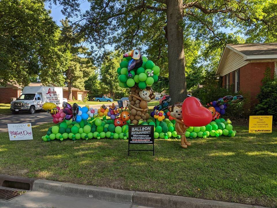 Balloon Yard Decor